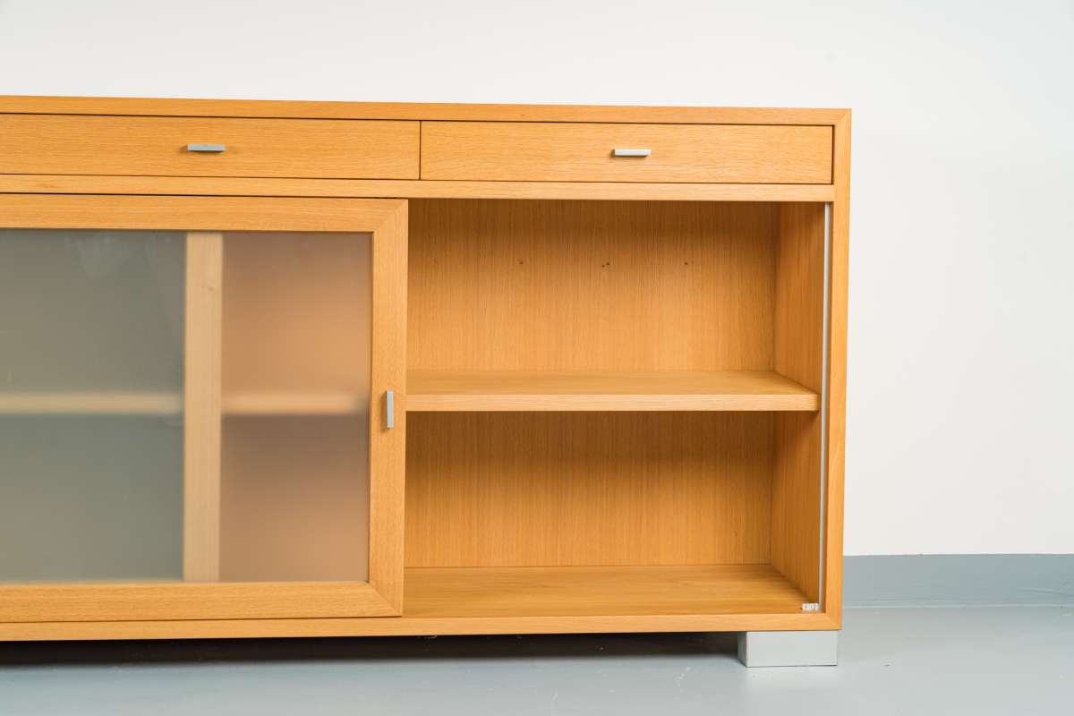 Sideboard Tempora , Eiche Vollholz, 2 Mattglas-Schiebetüren, 3