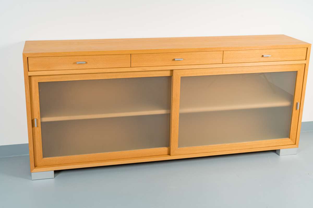 Sideboard Tempora , Eiche Vollholz, 2 Mattglas-Schiebetüren, 3